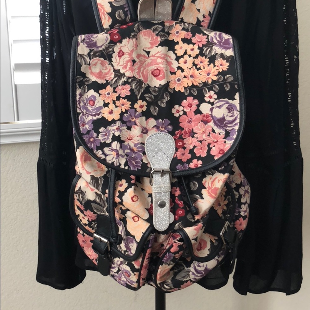 Floral Backback - Picture 2 of 6